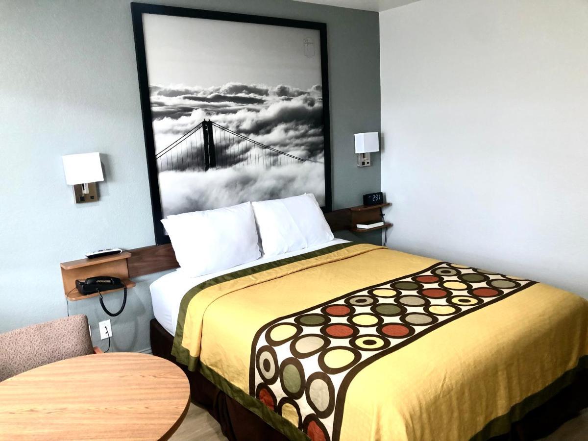 Super 8 By Wyndham Fort Bragg Exterior foto