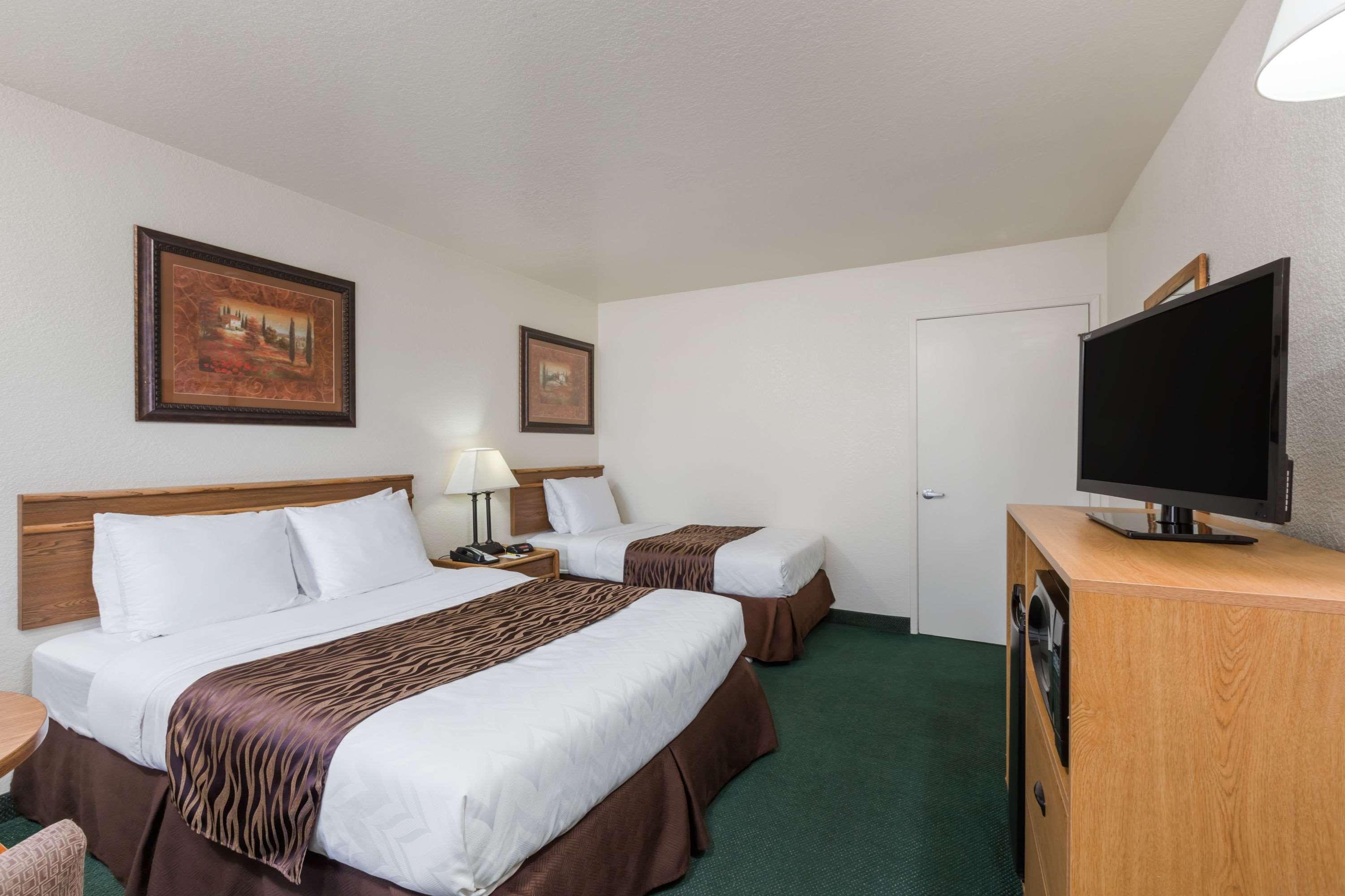 Super 8 By Wyndham Fort Bragg Exterior foto