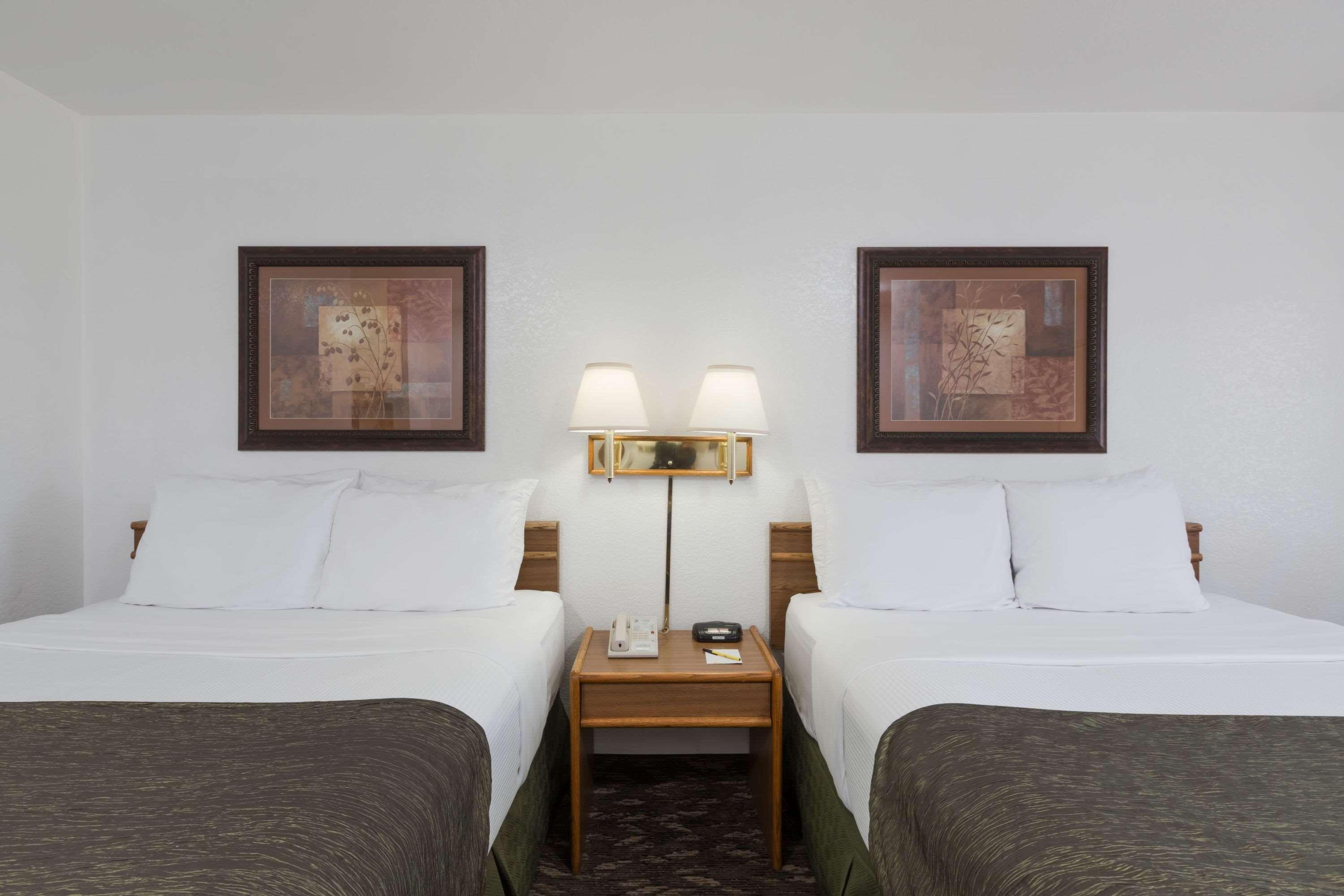 Super 8 By Wyndham Fort Bragg Exterior foto