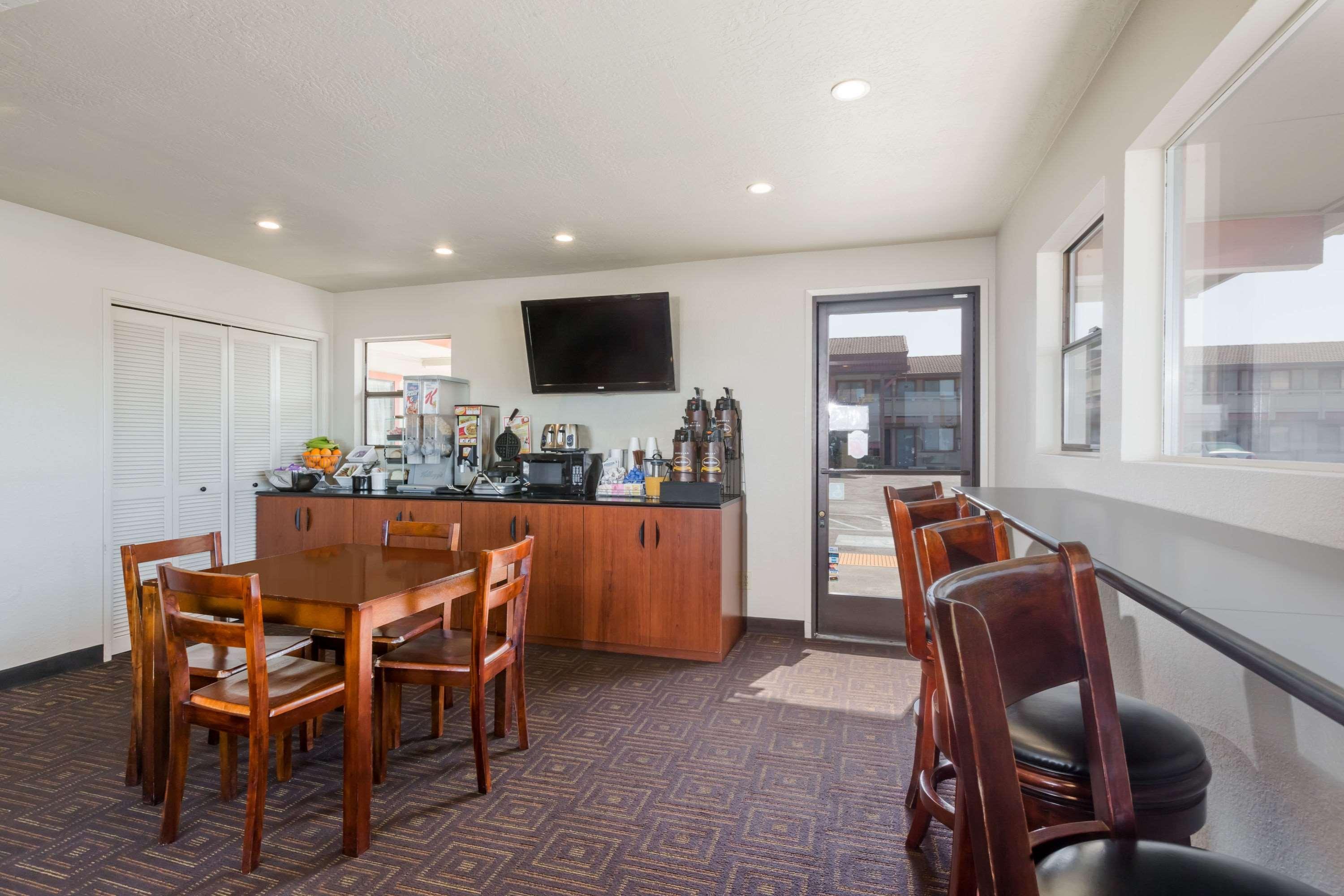 Super 8 By Wyndham Fort Bragg Exterior foto