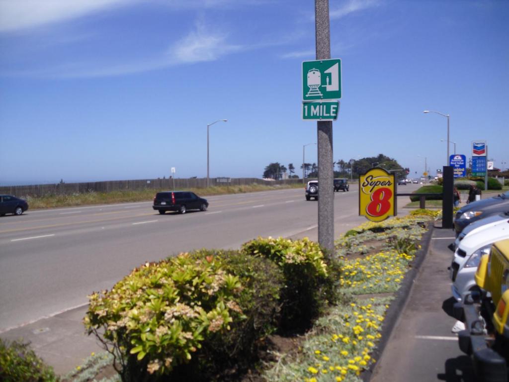 Super 8 By Wyndham Fort Bragg Exterior foto
